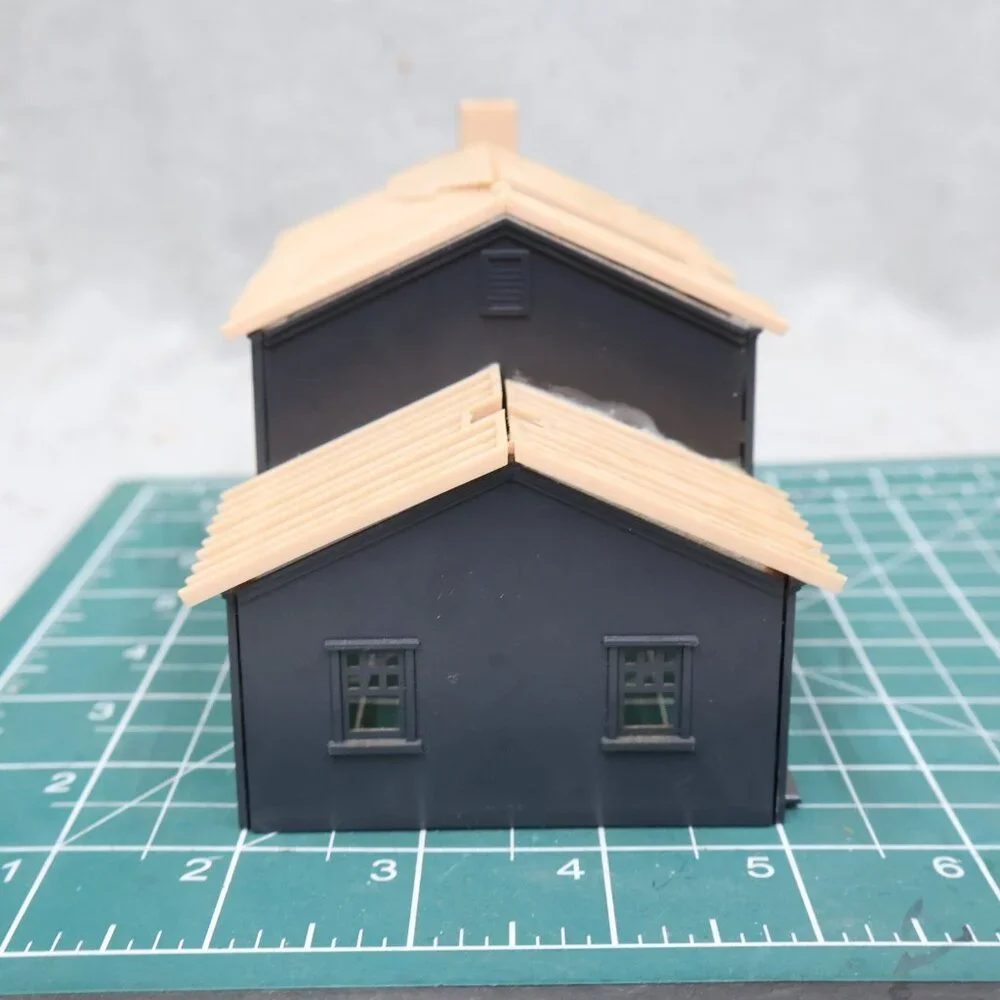 Bachmann 45191 HO Scale House Under Construction Kit Assembled